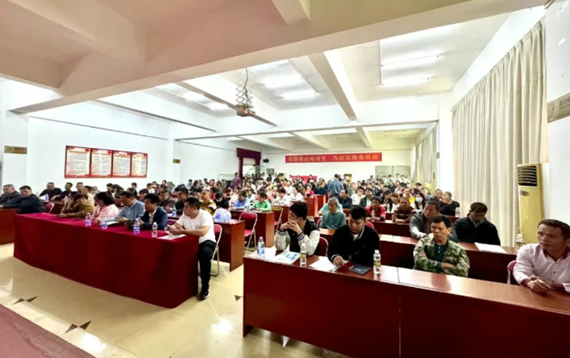 2025年海南省智能割胶装备培训班第一期在海南儋州开班(图2) 2025年海南省智能割胶装备培训班第一期在海南儋州开班(图2)