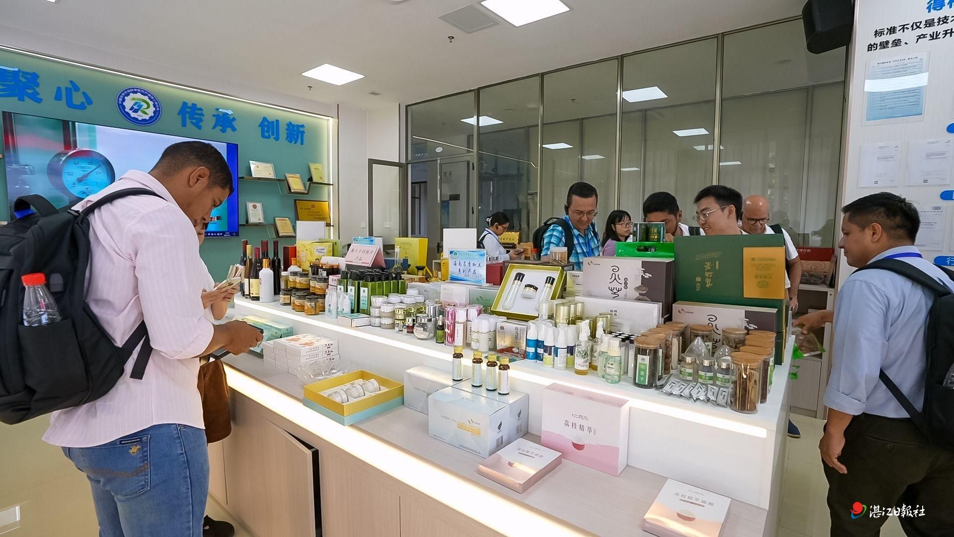 12国学员在中国热带农业科学院加工所研学(图2)