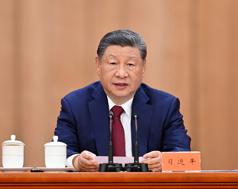 习近平出席纪念中国工农红军长征胜利90周年大会并发表重要讲话(图3) 习近平出席纪念中国工农红军长征胜利90周年大会并发表重要讲话(图3)